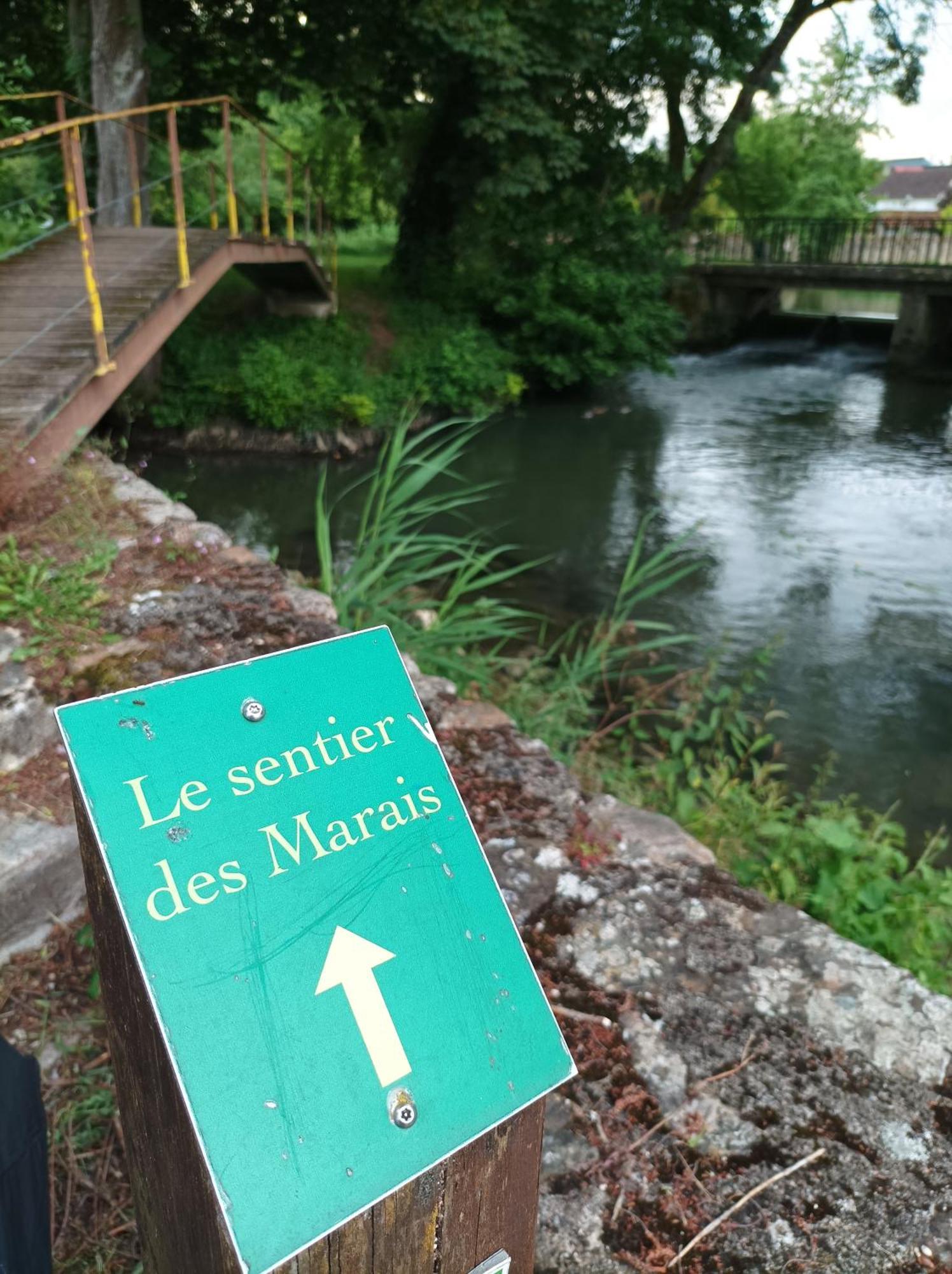 La Maison Au Bord De L'Eau Gracay Eksteriør bilde